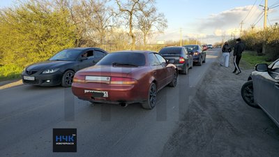 Вот такой "бутерброд" из двух Тойот и Приоры собрал сегодня на Сарматской водитель красного японца — фото 2