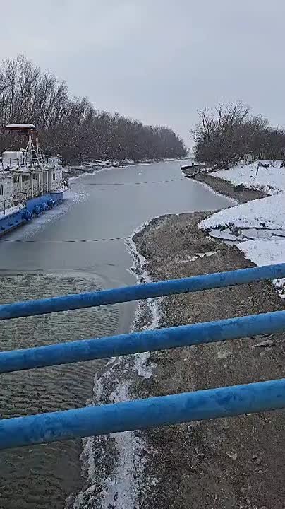 Если ещё не запаслись водой - лучше это сделать, на всякий случай