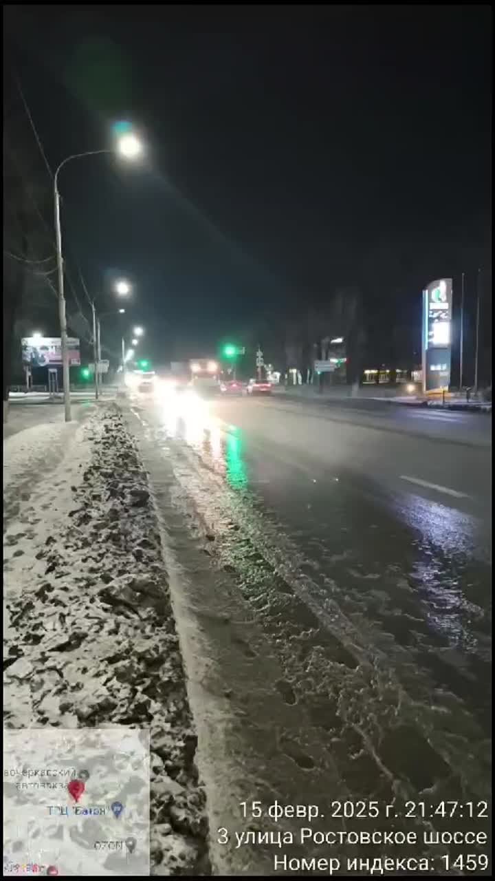 Город засыпает, а снегоуборочная техника продолжает работать