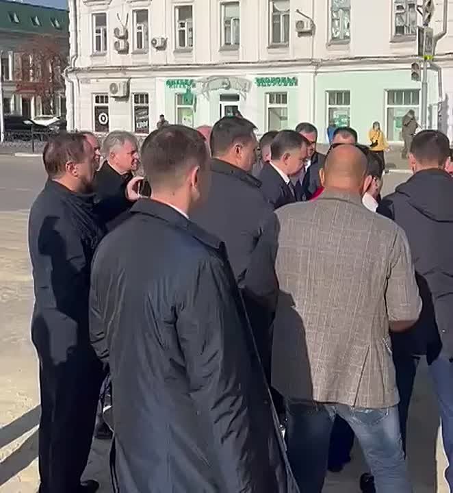 Губернатор Ростовской области Юрий Слюсарь прямо с утра приехал в Новочеркасск, чтобы разобраться в...