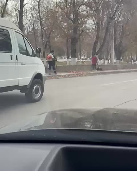 Пока наш градоначальник позирует на фоне контейнерных площадок и ищет виноватых среди...