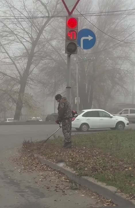 Традиционное видео с Баклановского о том, как администрация продолжает "осваивать" деньги к концу...