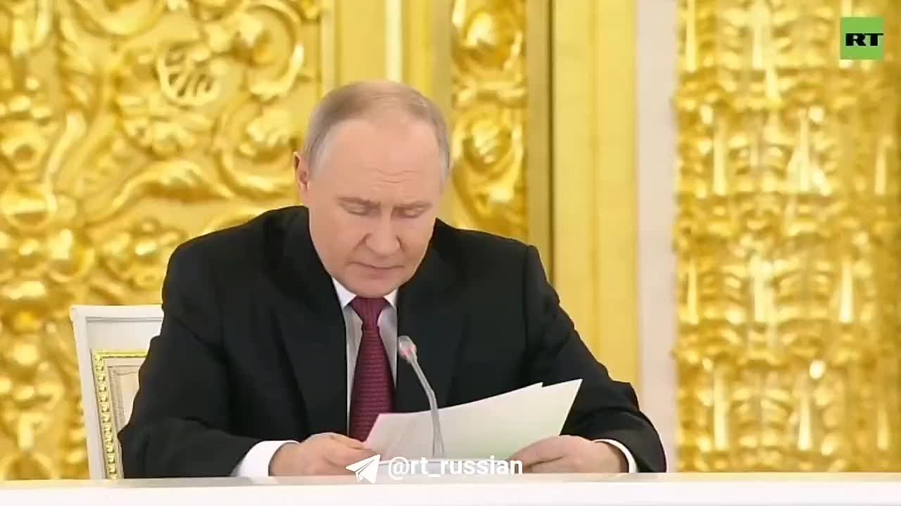Путин поручил ужесточить контроль за оборотом наличных