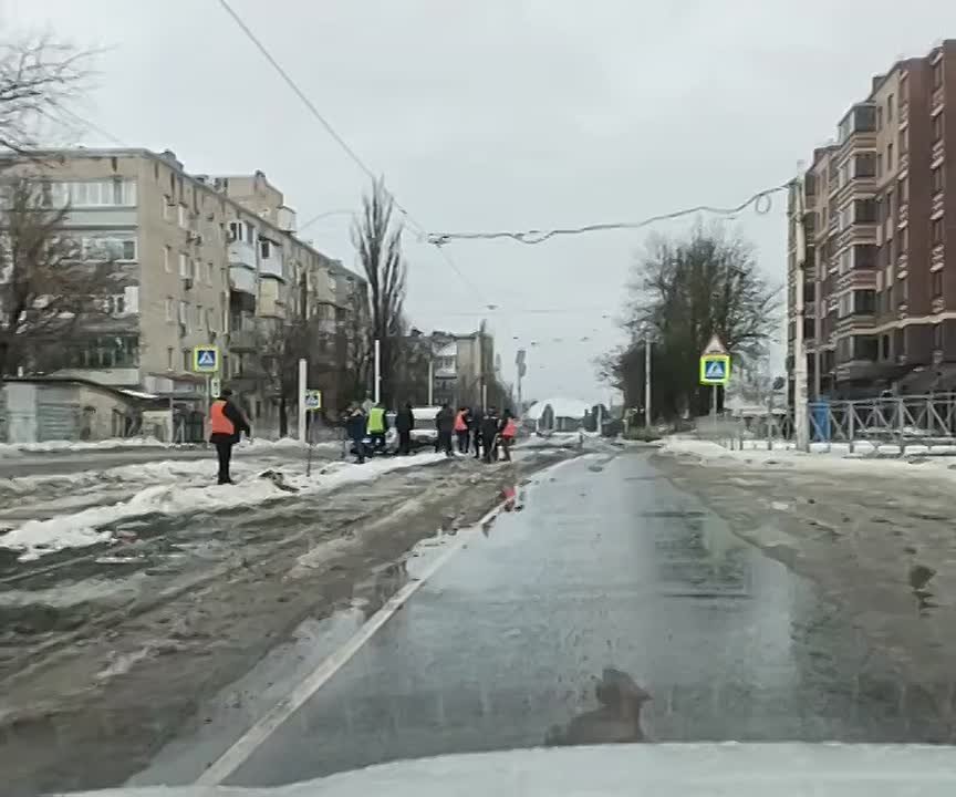 Прогноз погоды обещает нам сегодня до +11 и сотрудники Горэлектротранспорта вспомнили, что...