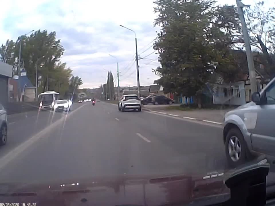 Вчера на улице Гагарина водитель устроил ДТП и решил спешно покинуть место происшествия