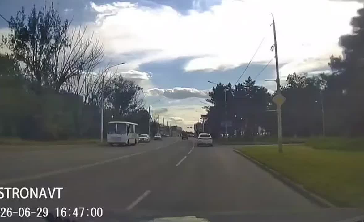 Видео с места наезда на пешеходов на Баклановском появилось у нас благодаря нашей подписчице 🙏 😘