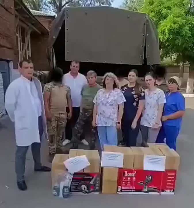 Коллектив инфекционной больницы Новочеркасска передал гуманитарную помощь бойцам СВО